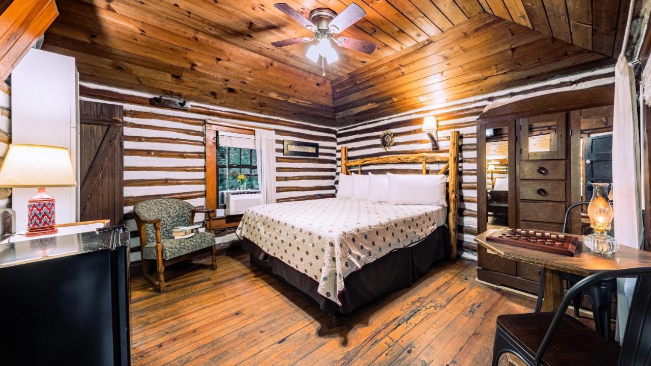 Log Cabin Motor Court Asheville Exterior photo