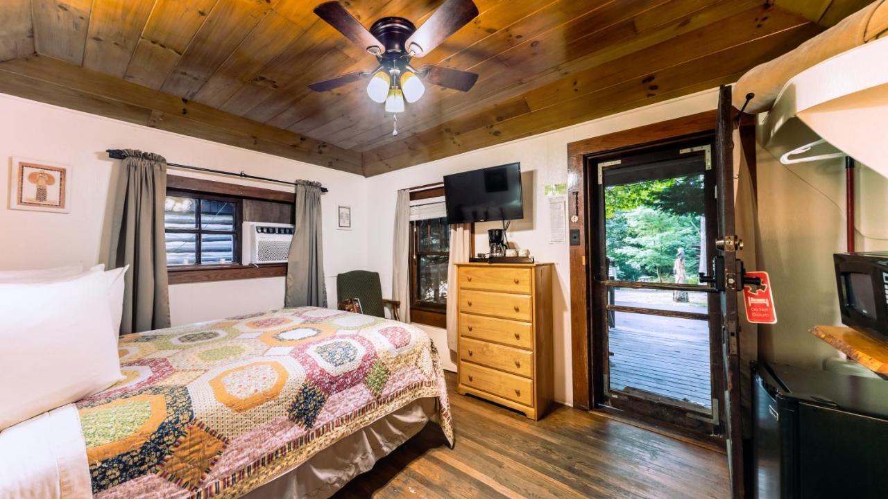 Log Cabin Motor Court Asheville Exterior photo