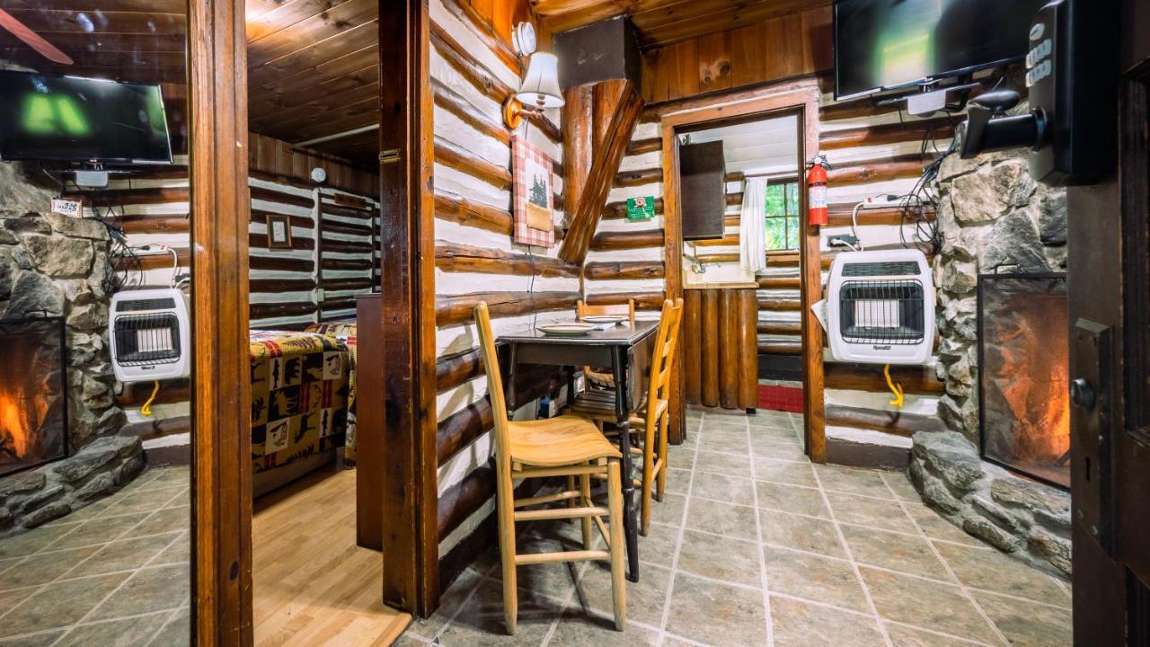 Log Cabin Motor Court Asheville Exterior photo