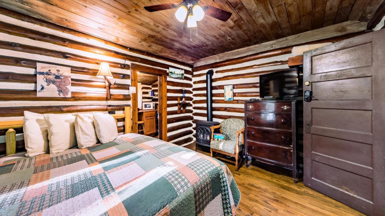 Log Cabin Motor Court Asheville Exterior photo
