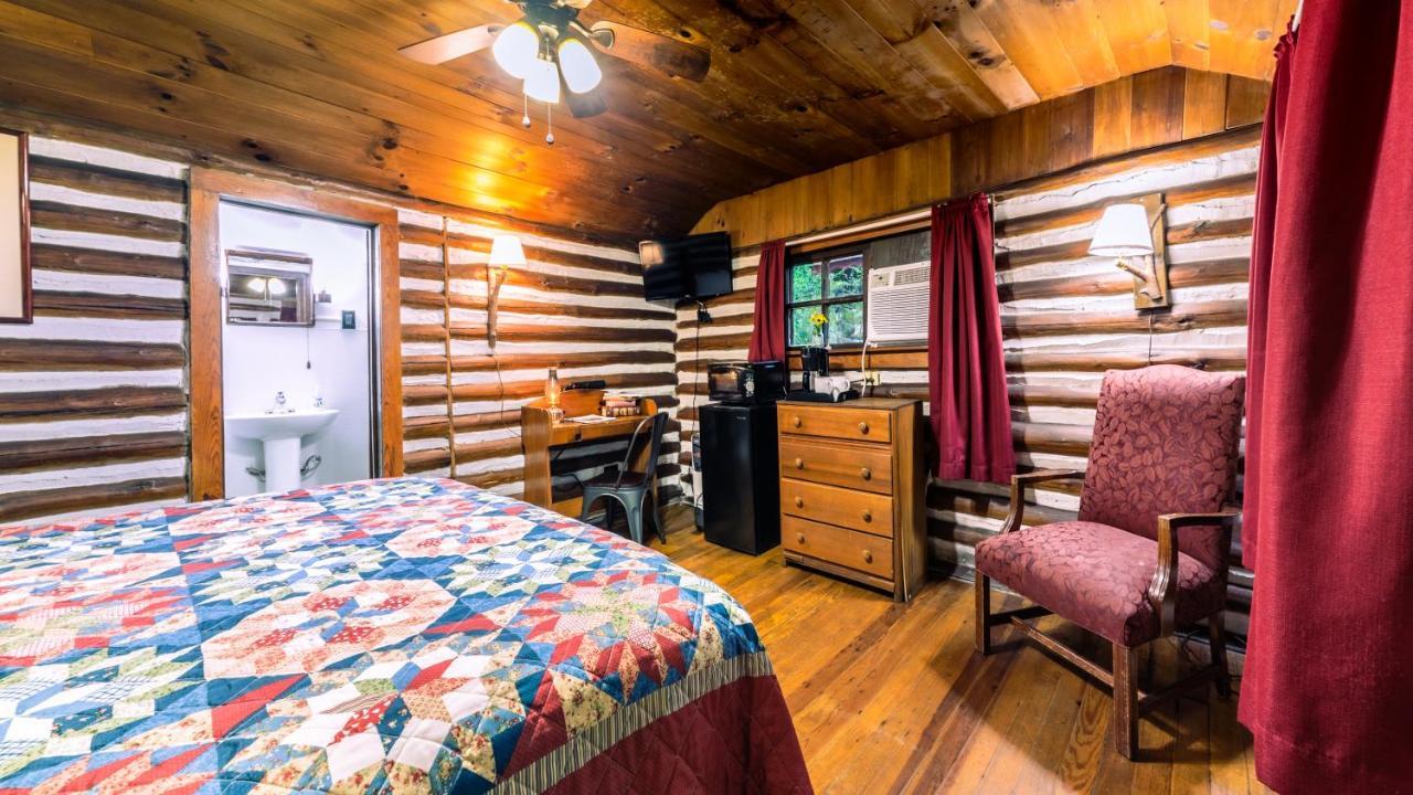 Log Cabin Motor Court Asheville Exterior photo