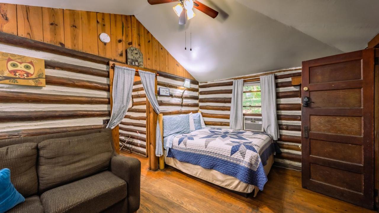 Log Cabin Motor Court Asheville Exterior photo
